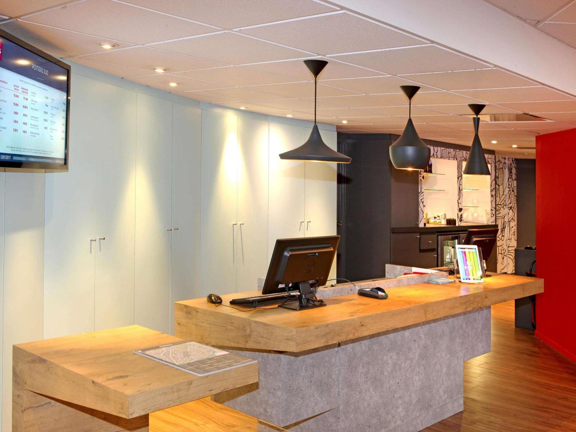 Ibis Poitiers Sud Hotel Exterior foto